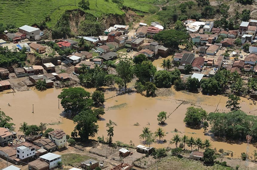 Mil colchões para aliviar o sofrimento das vítimas de enchentes