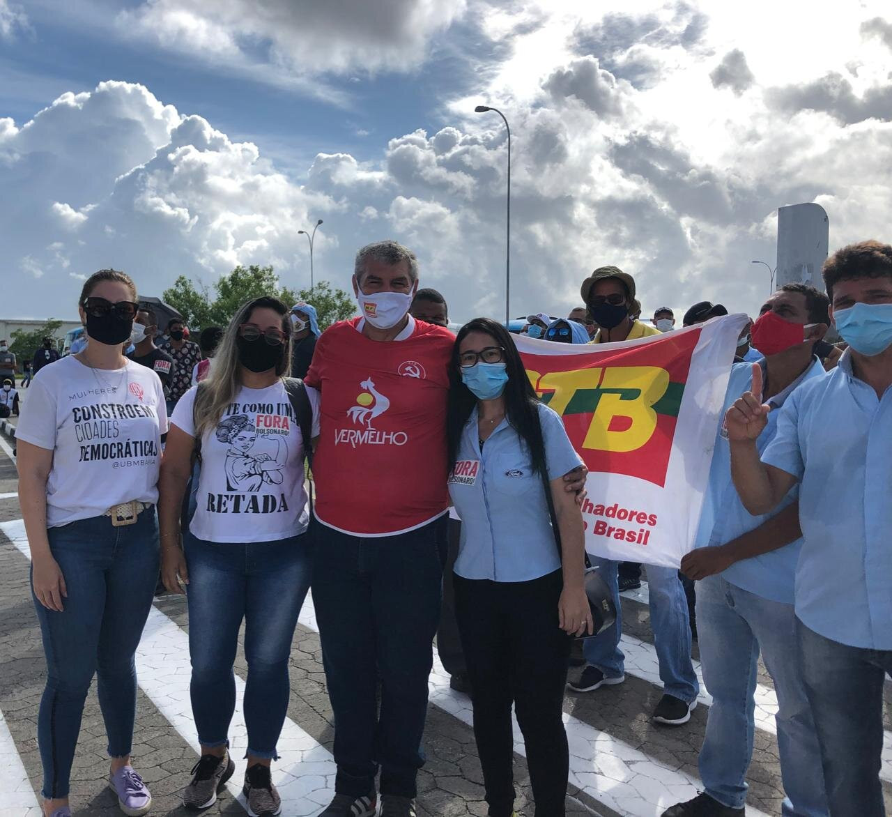 Funcionários da Ford na BA protestam em frente ao Complexo Ford em Camaçari