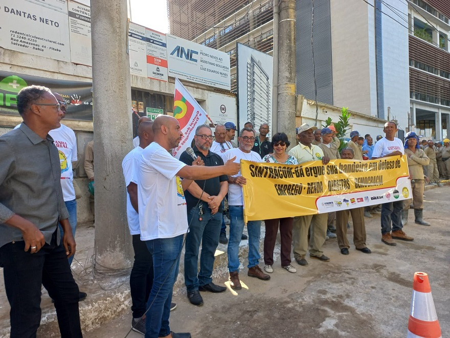 Mãos à obra: CTB apoia SINTRACOM e FETRACOM em ação da campanha salarial