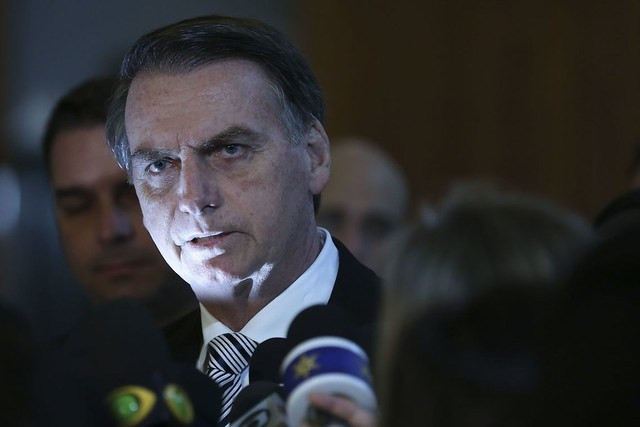 Nova MP de Bolsonaro propõe cortar 100% do salário do trabalhador