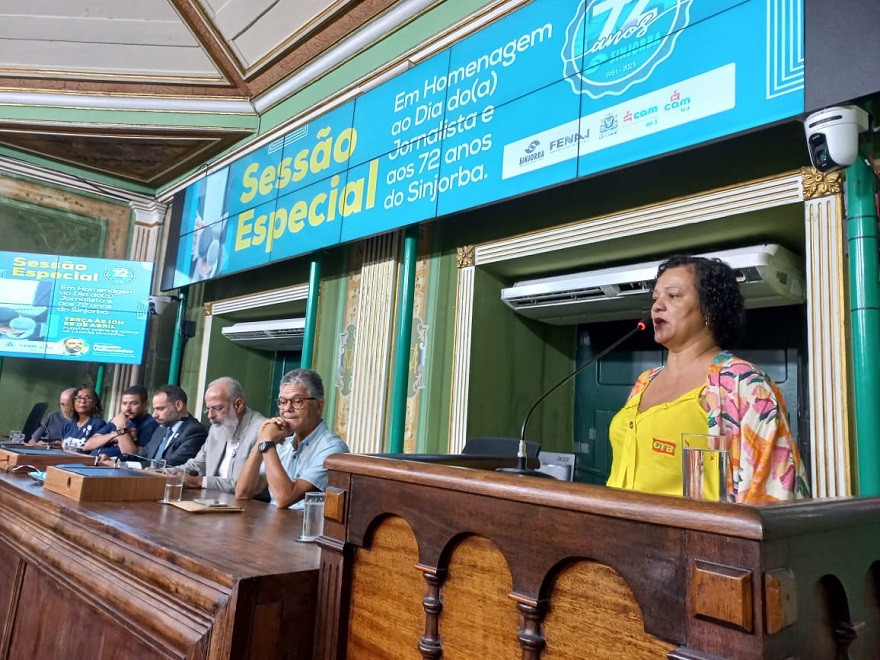 Na Câmara de Salvador, Rosa destaca papel do jornalismo