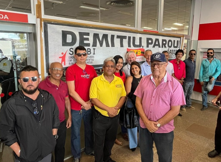 Contra o "Entre Nós, Você VAI Primeiro", Bancários de Ilhéus fecham Bradesco