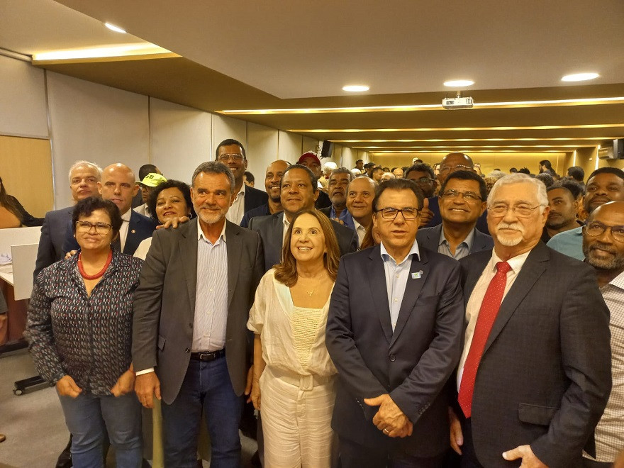 Sindicalistas e autoridades prestigiam posse de Fátima Freire na SRTE