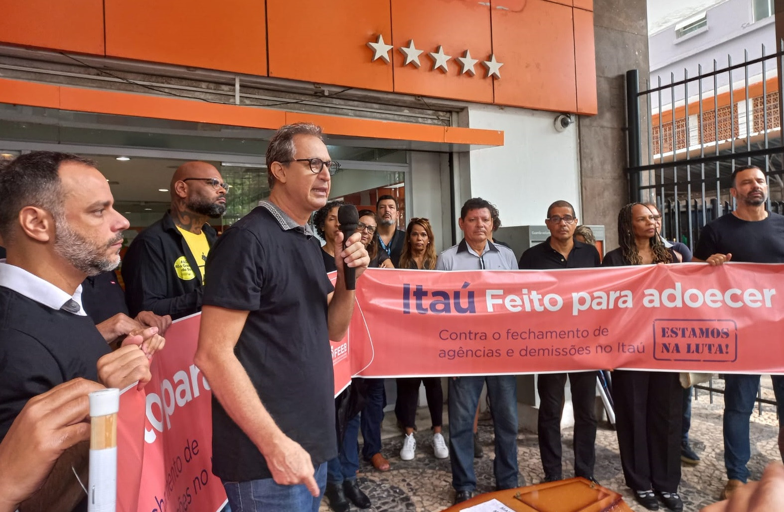 CTB com bancários em protesto fúnebre contra o Itaú