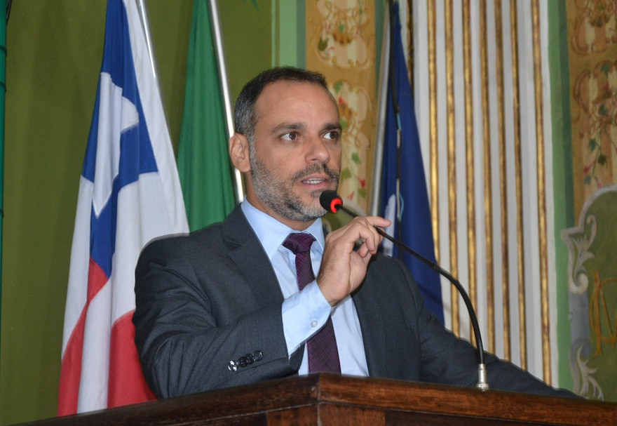 Augusto Vasconcelos solidário com APLB pelo piso dos professores 
