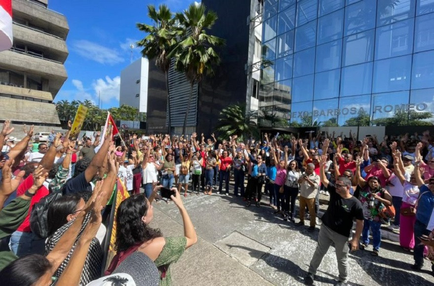 Professores baianos aprovam greve nesta quinta (17)