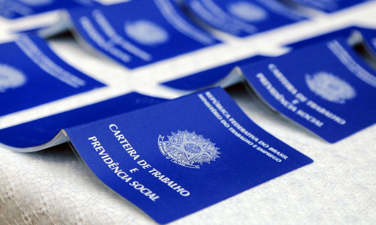 Brasil tem 12,3 milhões de desempregados e 29 milhões de informais