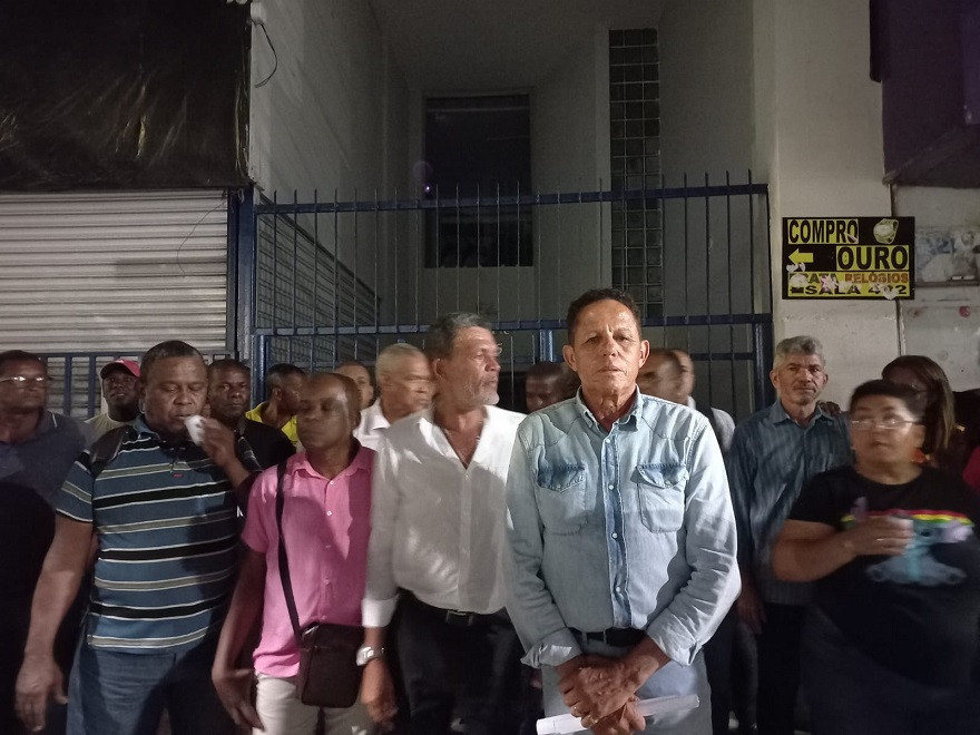 Comerciários de Salvador impedem assembleia ilegal na base