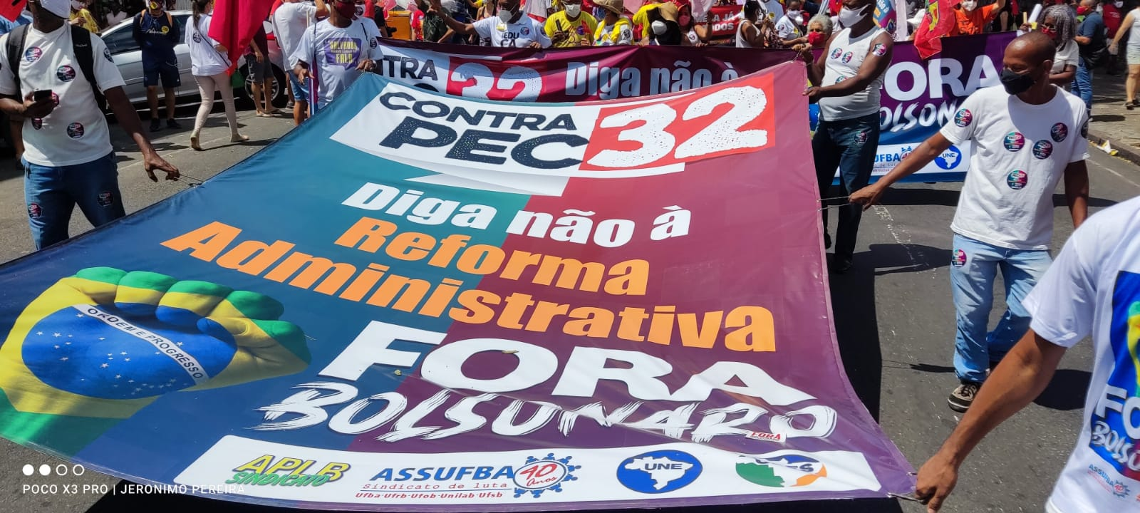 2OUT | Cerca de 30 mil pessoas invadiram às ruas de Salvador pelo 'Fora Bolsonaro'