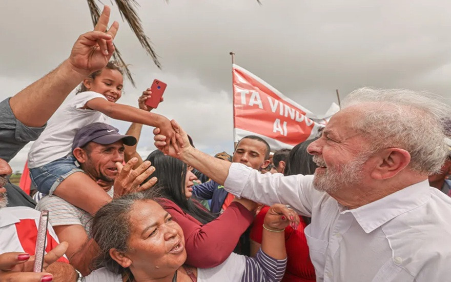 Enfrentar Trump e aprovar isenção do IRPF fazem Lula crescer aprovação