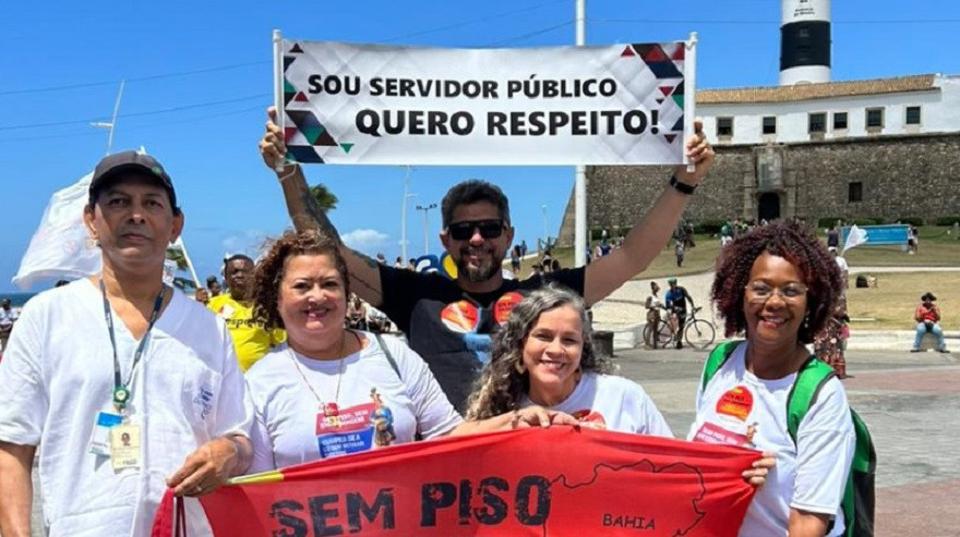 Sindsaúde e servidores de enfermagem realizam ato em Salvador