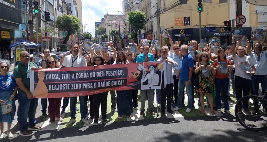 Bancários "dão troco" à Caixa em protesto contra reajuste do plano de saúde