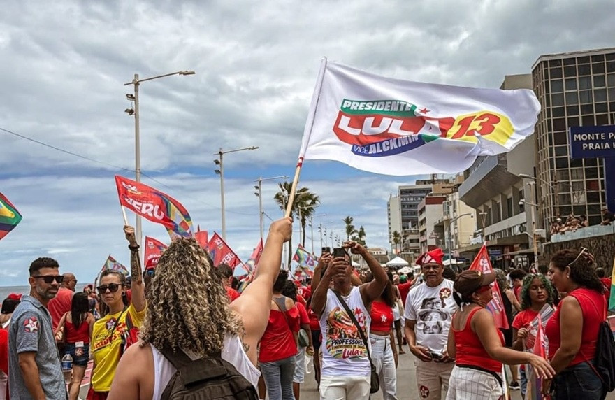 Atos pela reeleição de Lula mobilizam milhares no Brasil; Salvador e São Paulo se destacam