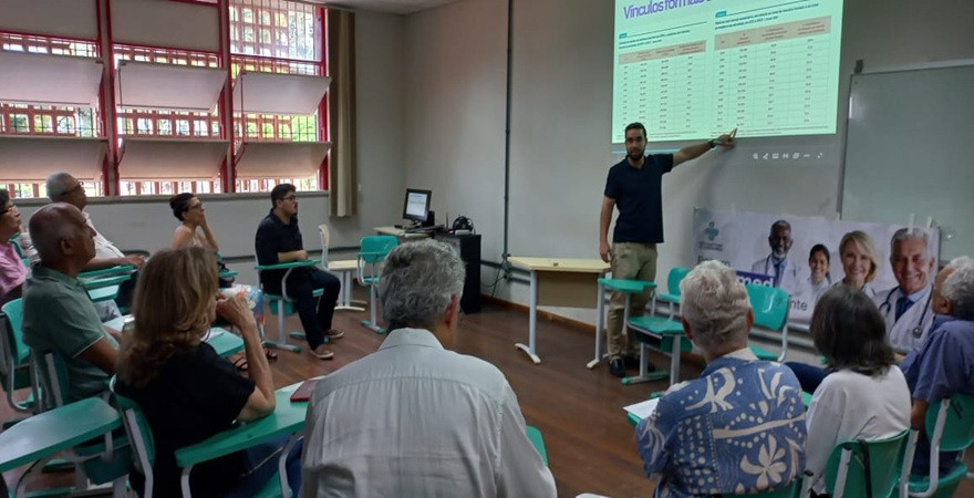 Médicos debatem má gestão no Sindimed e definem ações 