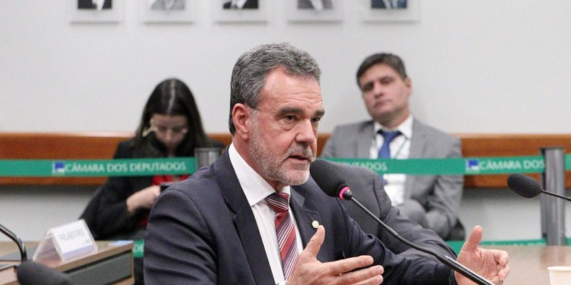 CTB debate com Daniel Almeida desafios do novo governo no mundo do trabalho