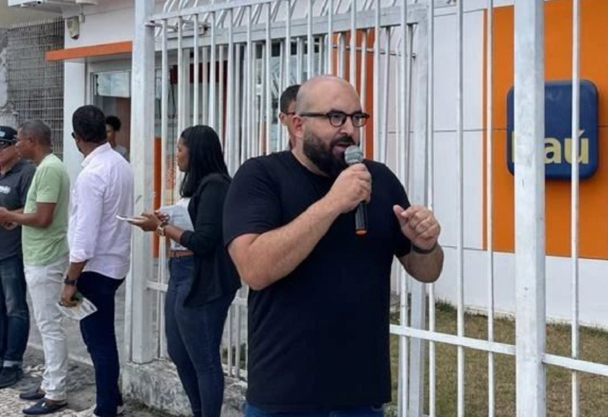 Bancários de Feira protestam contra demissões e assédio no Itaú