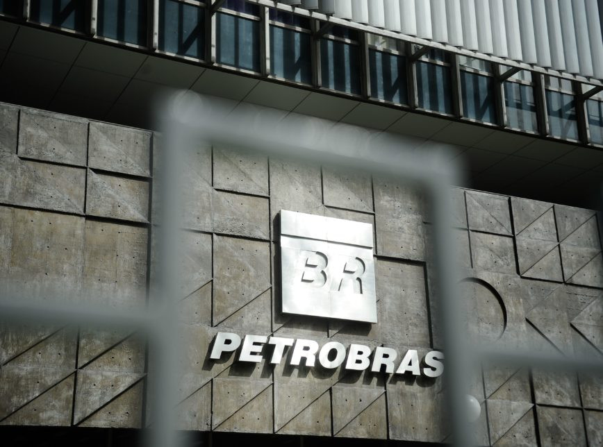 Bolsonaro começa a se desfazer da Petrobras