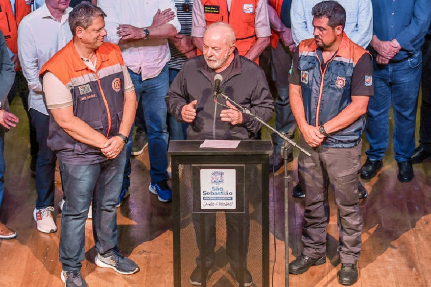 Em São Paulo, Lula autoriza várias ações para vítimas das chuvas 