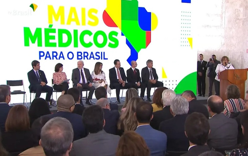 Lula relança Mais Médicos e brasileiros terão prioridade