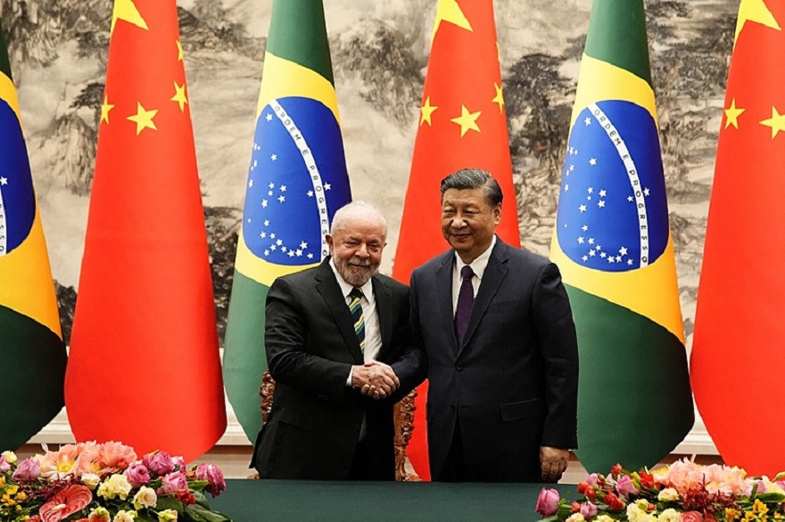 Lula e empresas brasileiras assinam 15 acordos com a China