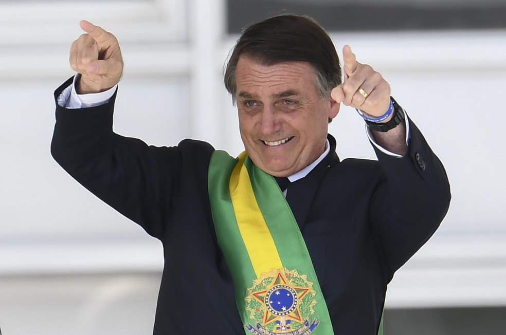 Bolsonaro veta concursos públicos e reajuste para servidores em 2020