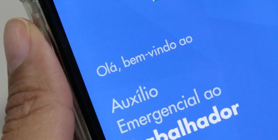 Bolsonaro enrola população e desiste de antecipar auxílio emergencial