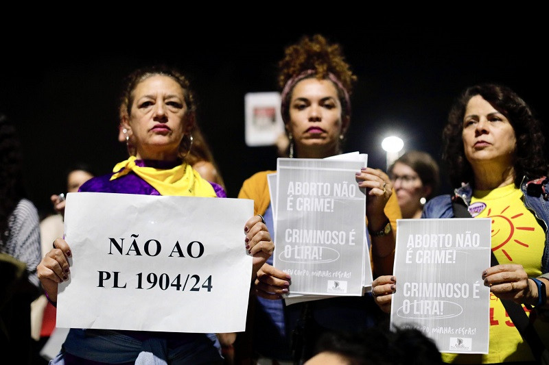 Grupo de 460 bispos e padres divulga manifesto contra “PL do Estupro”