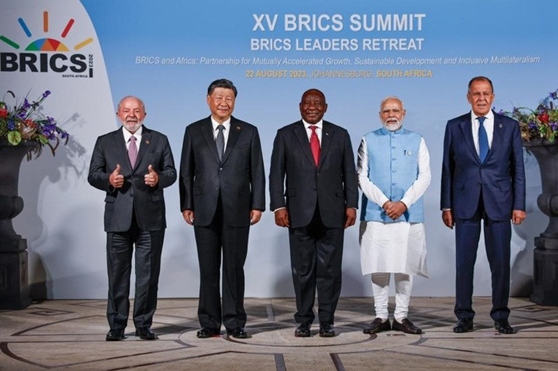 Lula articula potência econômica dos Brics e França contra tarifas dos EUA