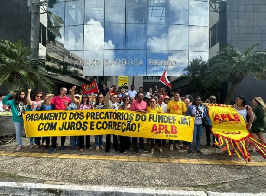 APLB protesta na Alba e faz emenda ao PL dos Precatórios