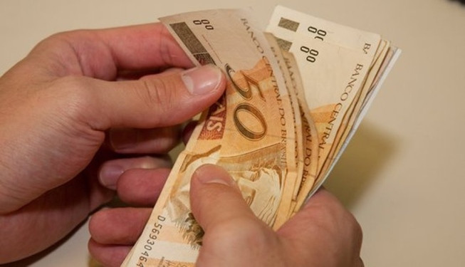 Governo reduz de R$ 1.079 para R$ 1.067 salário mínimo em 2021