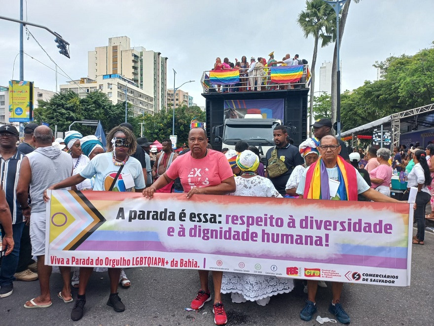 "A parada é essa: respeito", diz Sindicato dos Comerciários na Parada LGBTQI+.  